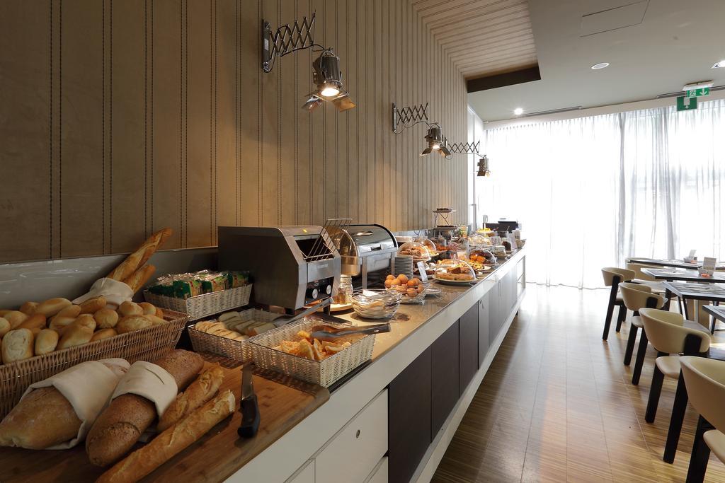 Hotel Western Premier Chc Airport 4*