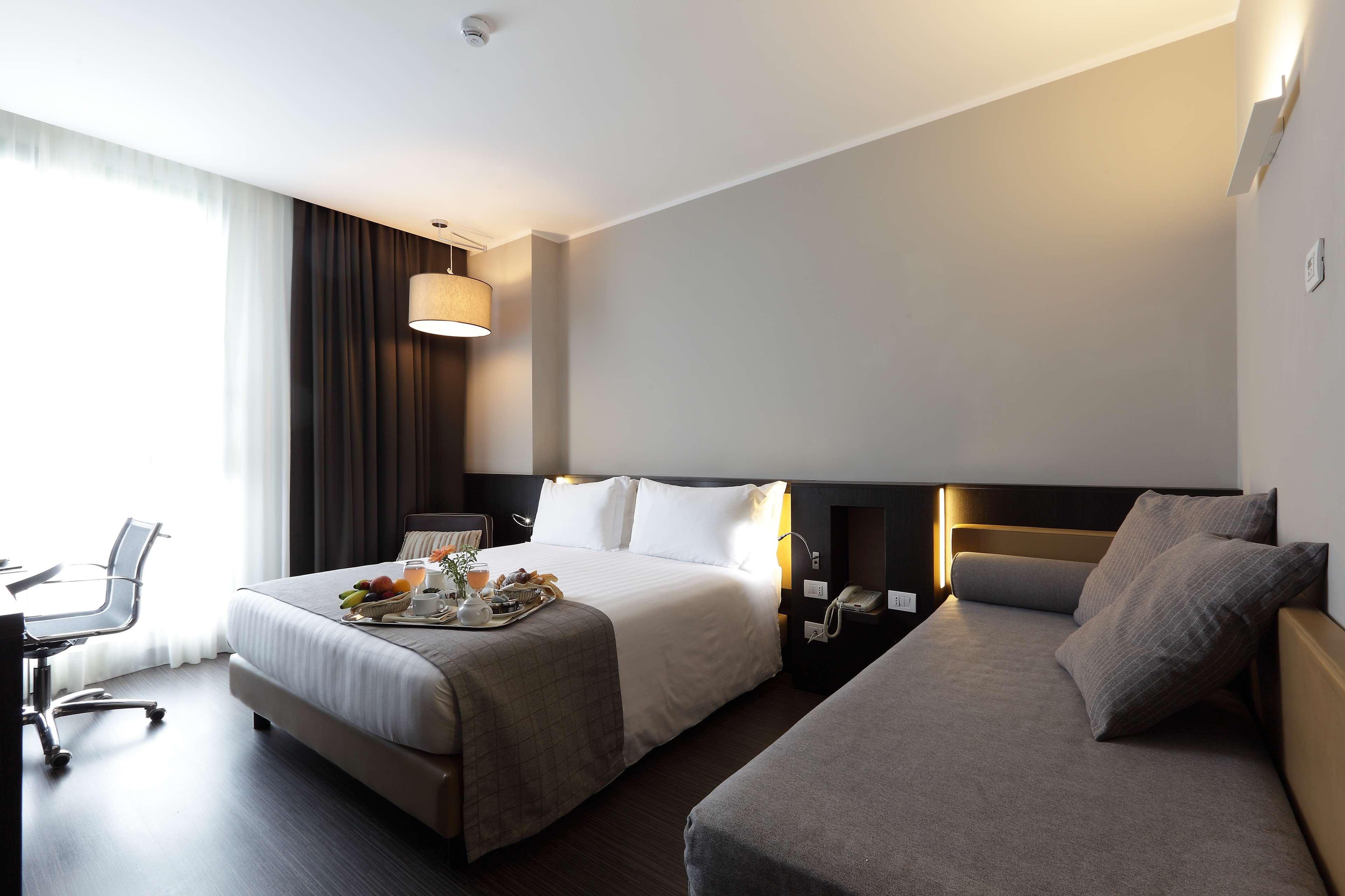 Hotel Western Premier Chc Airport 4*