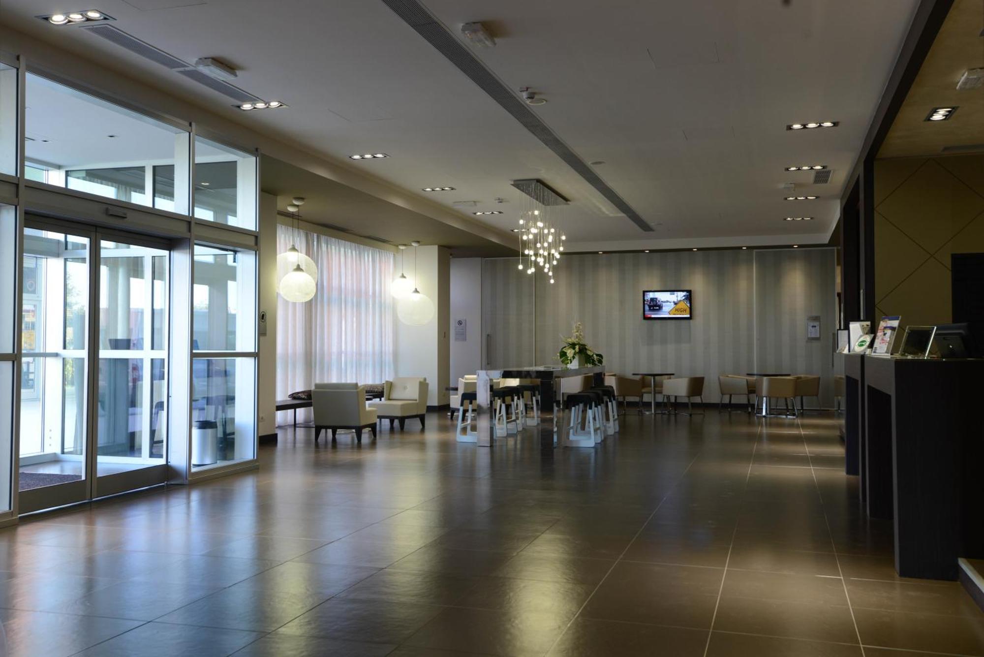 Western Premier Chc Airport