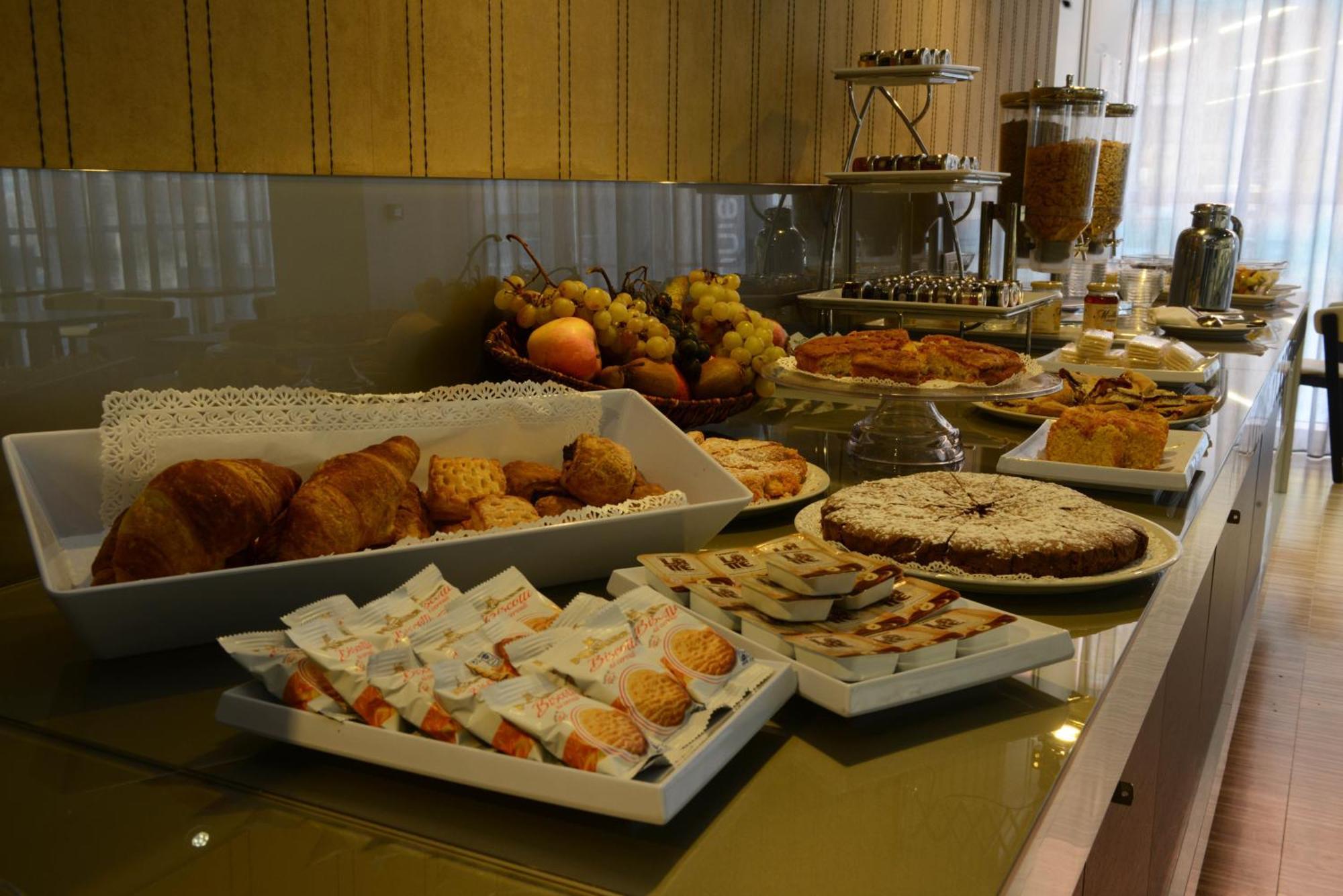 Hotel Western Premier Chc Airport 4*