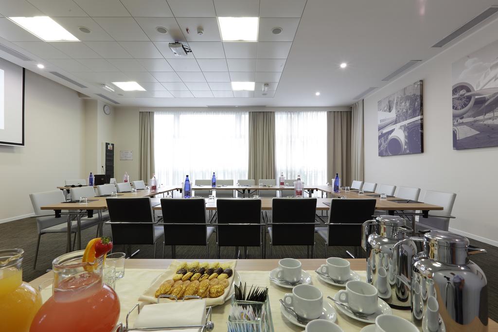 Hotel Western Premier Chc Airport 4*