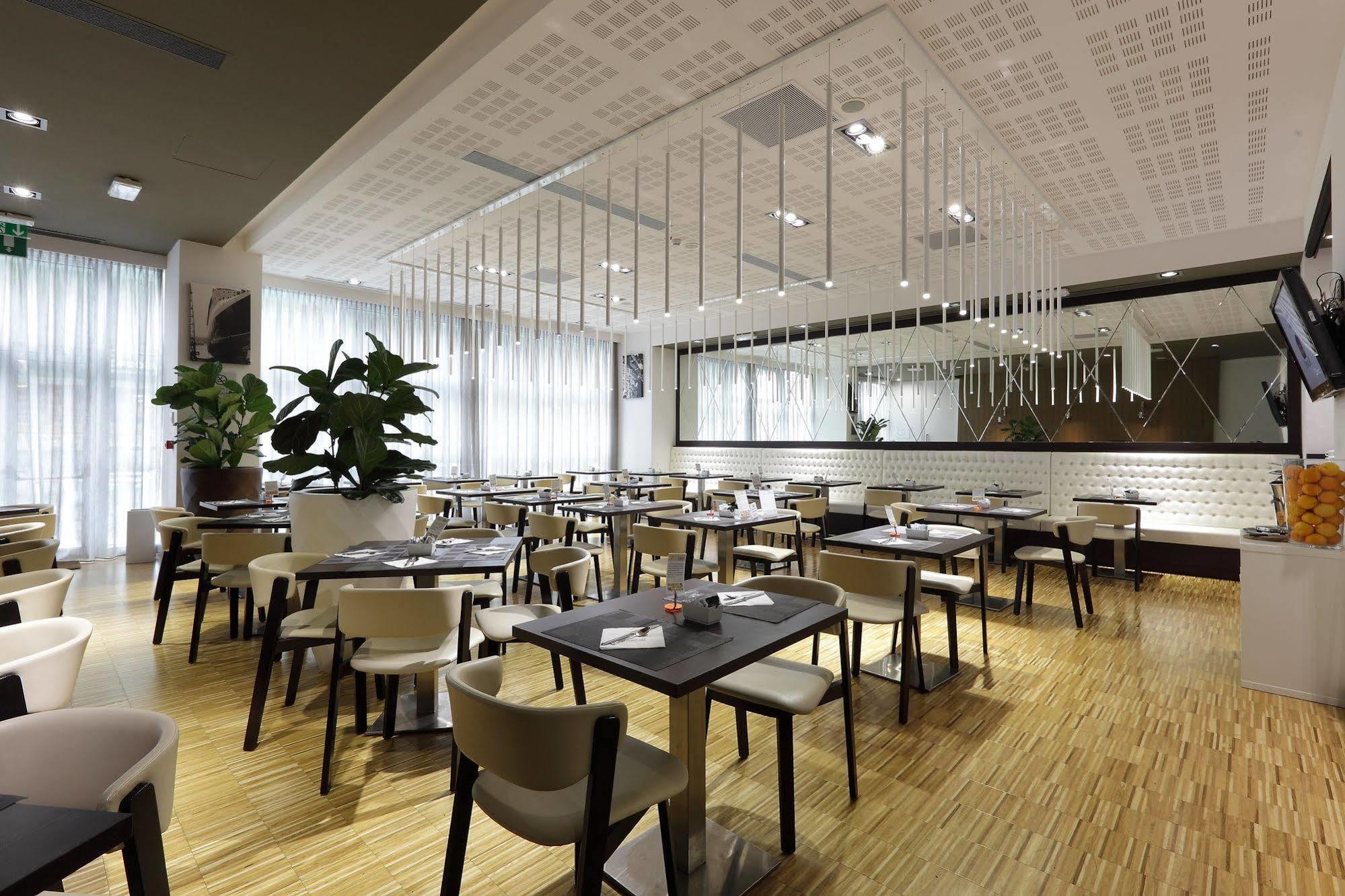 Hotel Western Premier Chc Airport